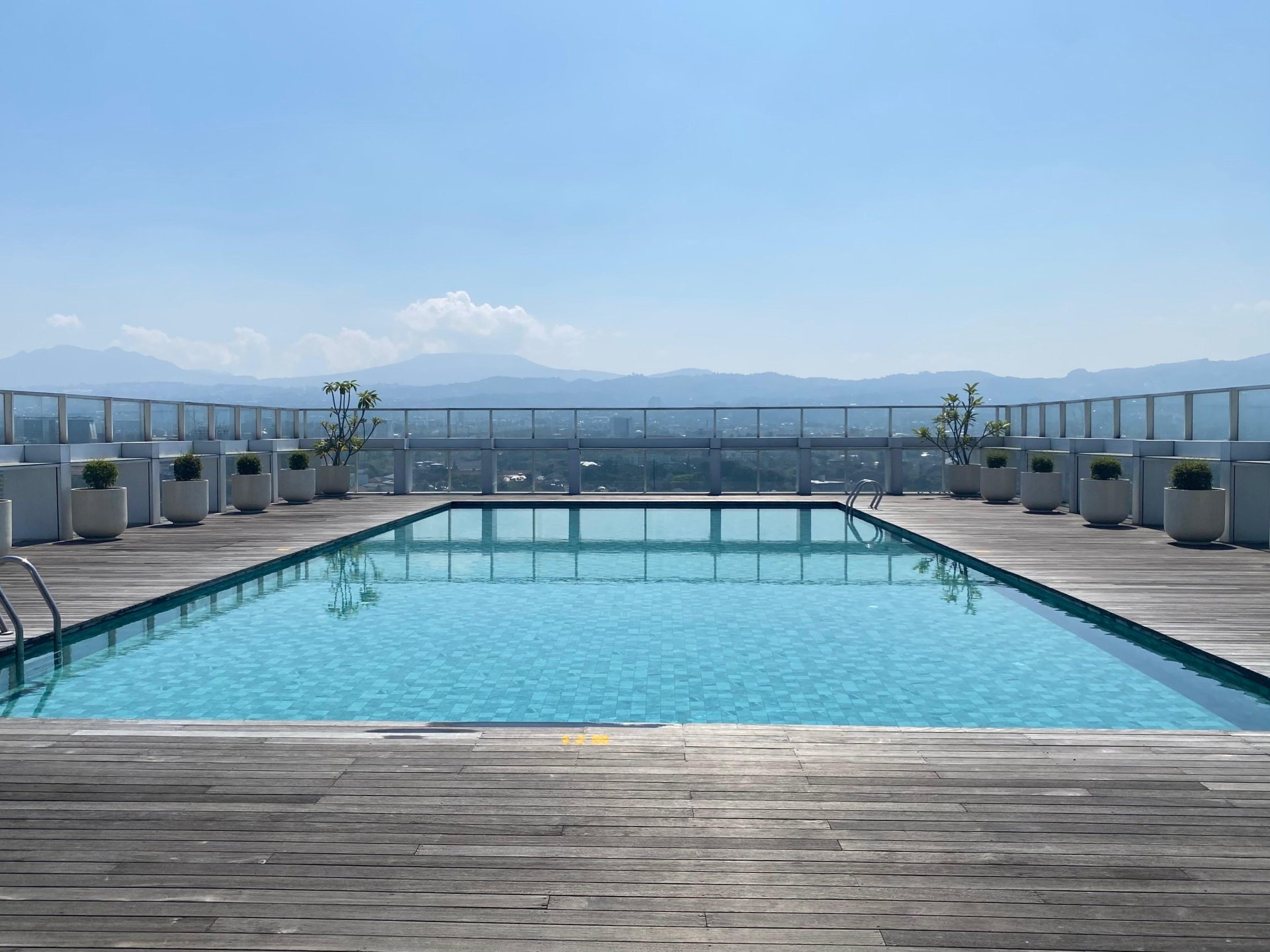 HQuarters Business Residence